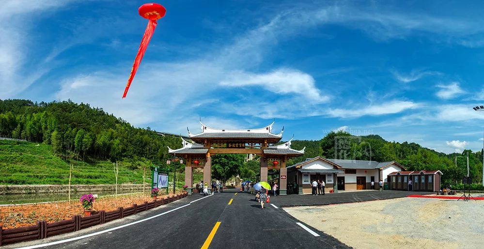 白墙黑瓦静谧婉约古朴古厝民居和森林来场氧气之旅鱼说榕城