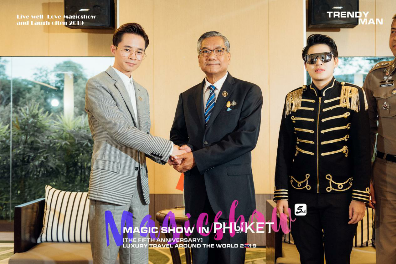 12月18日下午,魔力show品牌创始人黄诚先生与泰国亲王等相关政要进行