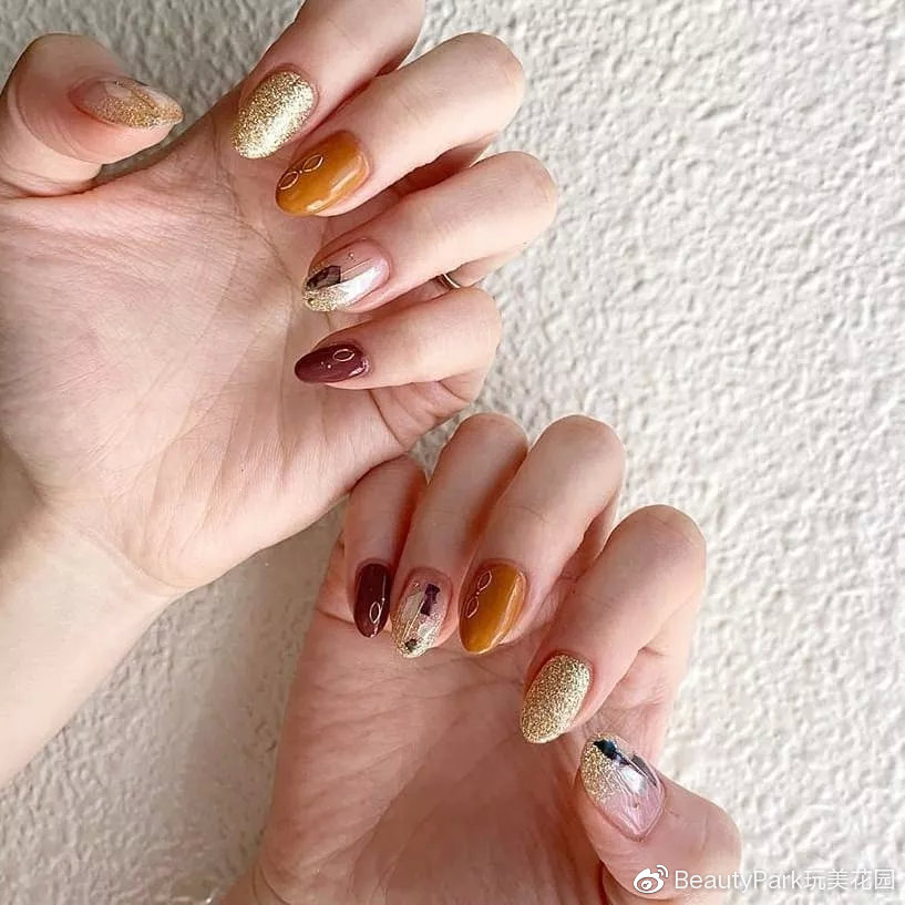 美甲细节图冬天 b0193756679c406eb2e4e3e836441262.jpeg