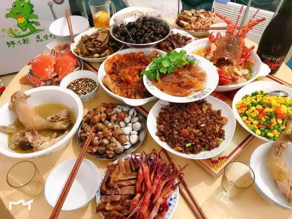 元旦佳节在即,阖家团聚餐桌上,家长记得帮孩子规避3类