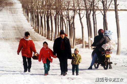 腊月走亲戚,8090后不想走,吃饭留住少了,为啥?专家:人心不古_农村