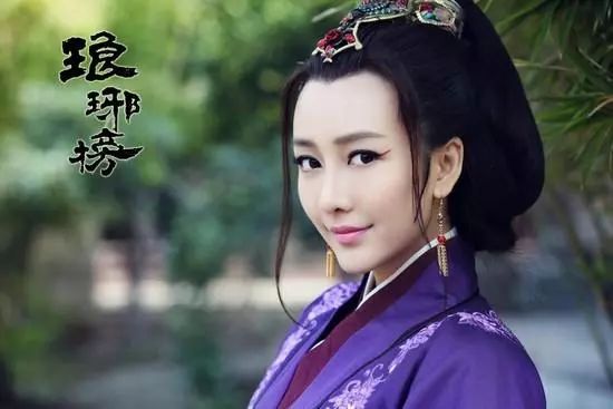 差点整容丧命?狂发性感美照博眼球,今比柳岩身材