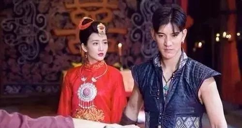 差点整容丧命?狂发性感美照博眼球,今比柳岩身材