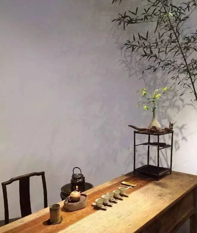 中式风格一种"此时无声胜有声"的意境,无论是木质的色彩还是中式流畅