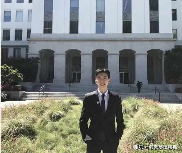其实不论是周知方还是陈巍,这两个优秀少年成功的背后都离不开一个