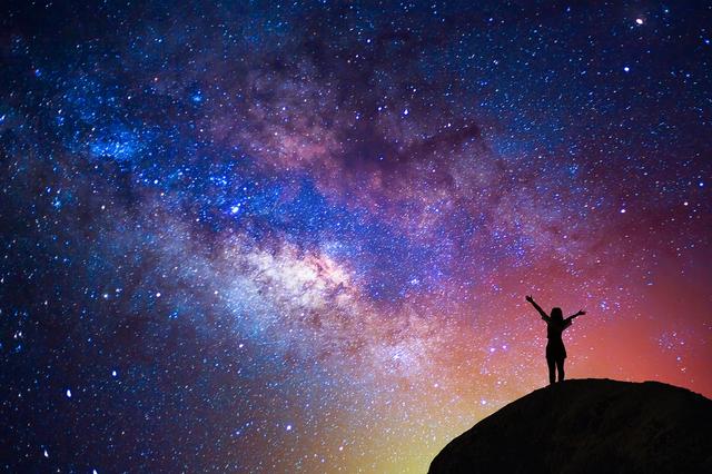 点击查看源网页 既然宇宙能无中生有,那么奇点是不是违反了能量守恒定律