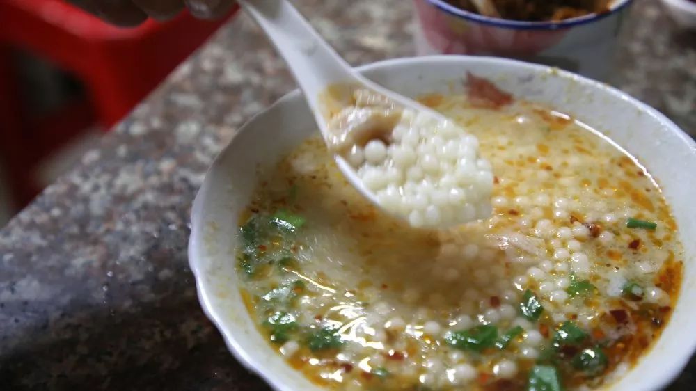 来到禾丰圩第一件事便是选择一家早餐店,点上一碗珍珠粉,早就想尝尝