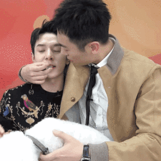 朱亚文为何那样