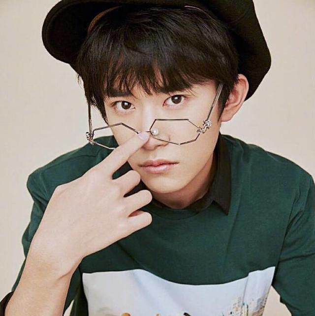 易烊千玺玊尔演唱会图片 0fa8c9ff2a5e49149aff98f4a5fd2b28.jpeg