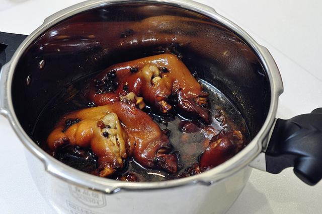 猪脚怎么煮才好吃啊 123257d7e6234e4ab214299d1ba27c07.jpeg