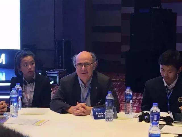 孩子|15岁高一女生解开世界性难题，婉拒央视采访，别让我妈看到