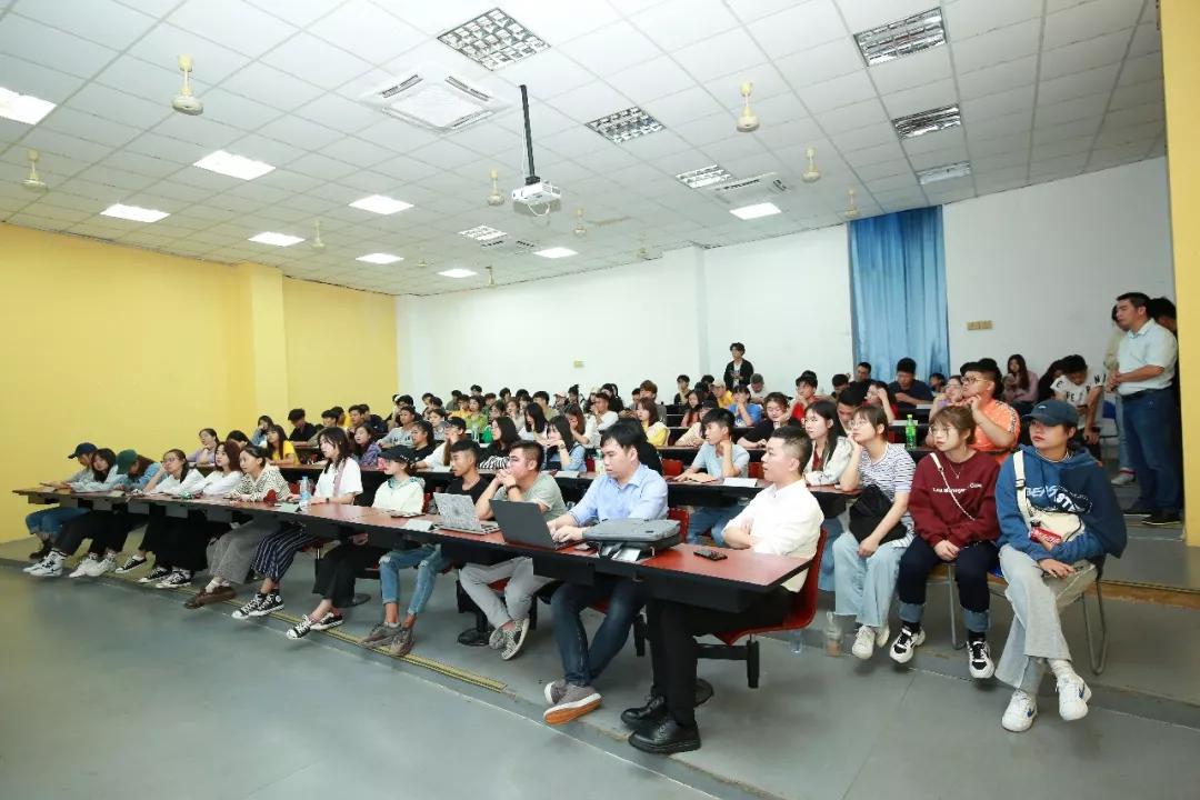 三亚学院招聘_吉利真的不简单,创办8所大学,看到校名后感叹 不愧是卖车的(3)