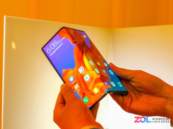 折叠快充5G四摄开炸 2019年十大手机产品盘点