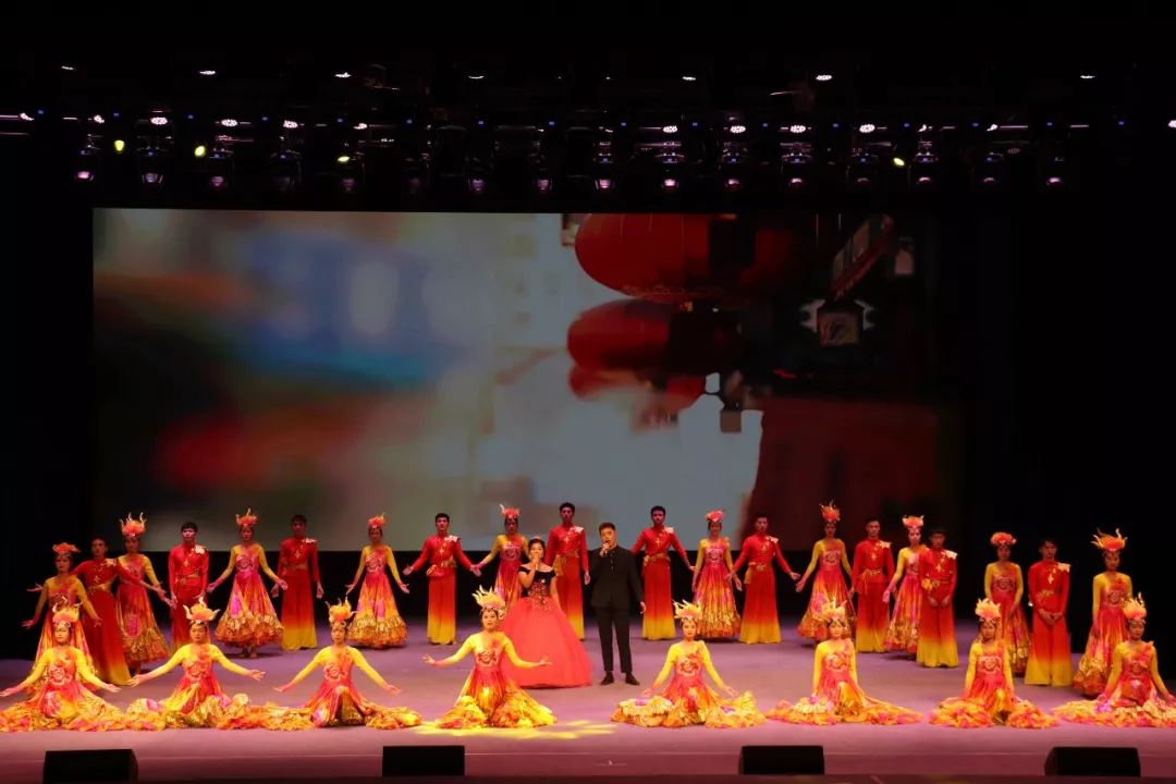 共圆中国梦曲谱_共筑中国梦曲谱(2)