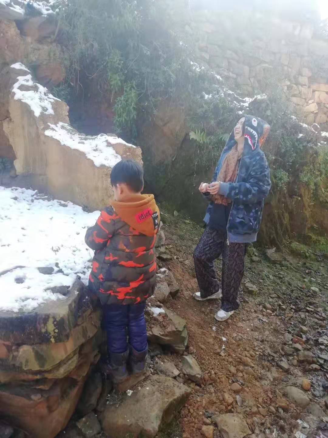 贫穷山区真实生活 2da3b1520d664cf394414890f4c74f04.jpeg