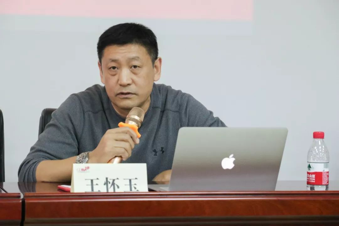 英超真没悬念了 利物浦无敌!38轮不败造3神记载_维克托·贝纳德斯