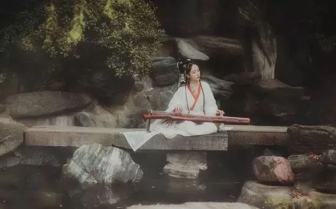 梦见男朋友死拉自己在痛哭,情感深处的预兆与心理解析 梦见男朋友死拉自己在痛哭,情感深处的预兆与心理解析