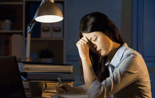 但是小g还是沉迷熬夜无法自拔 更不用说那些不得不加班熬夜的上班族了
