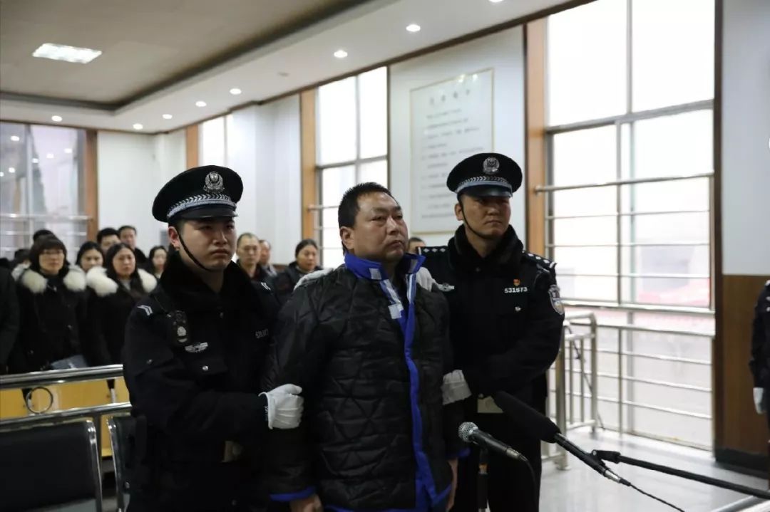昭通市中级人民法院依法公开宣判熊斌等10人涉黑案件