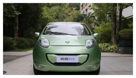 尤鲁和广汽川汽电动车哪个好?东风尤鲁ev2内饰