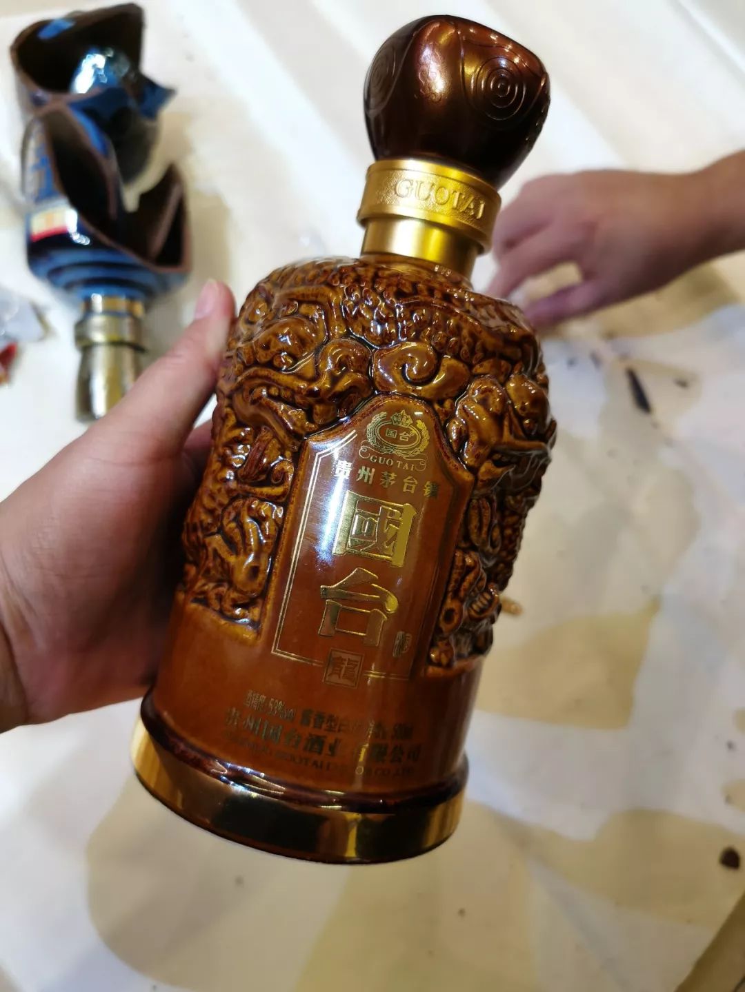 瓶(也属于玻璃瓶);国台好酒1号,国台15年和国台龙酒是采用高端陶瓷瓶