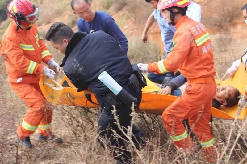 今日禄劝禄劝警方及时救助一名交通事故受害群众