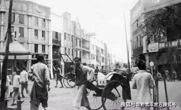 1927年,贵阳有了第一辆汽车.1926年9月,省城环城公路开工典礼现场.