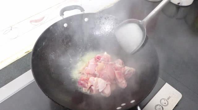 电饭煲焖饭加多少水米饭不软 5abf5c40a18141ceae428f4808c1be85.jpeg