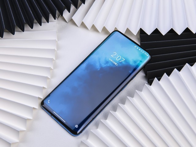 折叠快充5G四摄开炸 2019年十大手机产品盘点