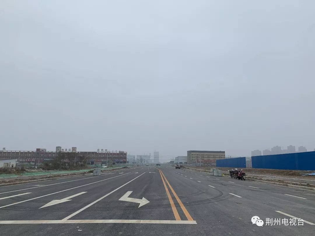 什么是双向六车道图 5cbe647b2f8a4dc69b0d8e778e14aa5b.jpeg