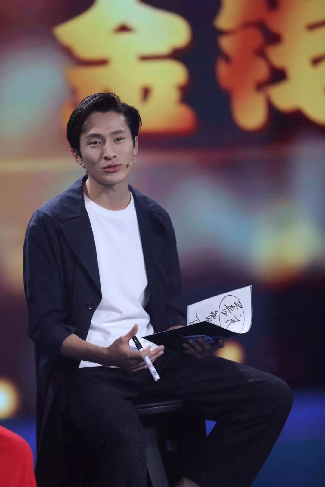 吉丽(左 王匡(右)在《佳片有约》周六推介版中,演员王匡,吉丽共同