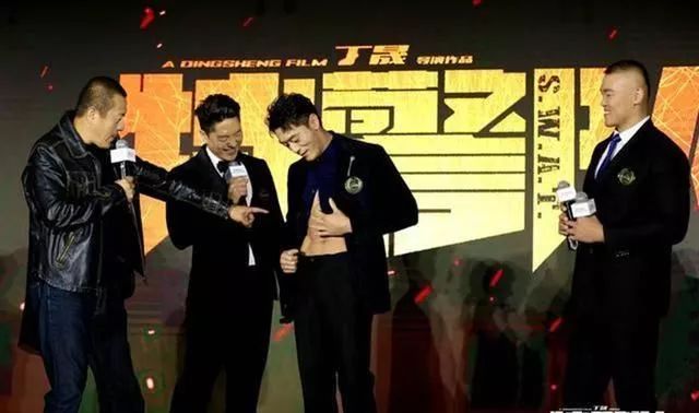 细节方面考量的也是蛮多的,金晨在出演《特警队》的时候,几乎全程都是