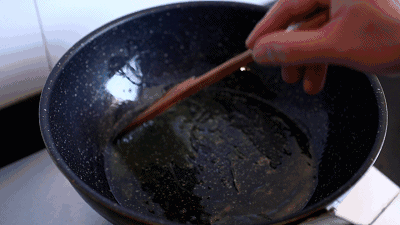 8231870e69ea45d19c45cb1a33dffca9.gif