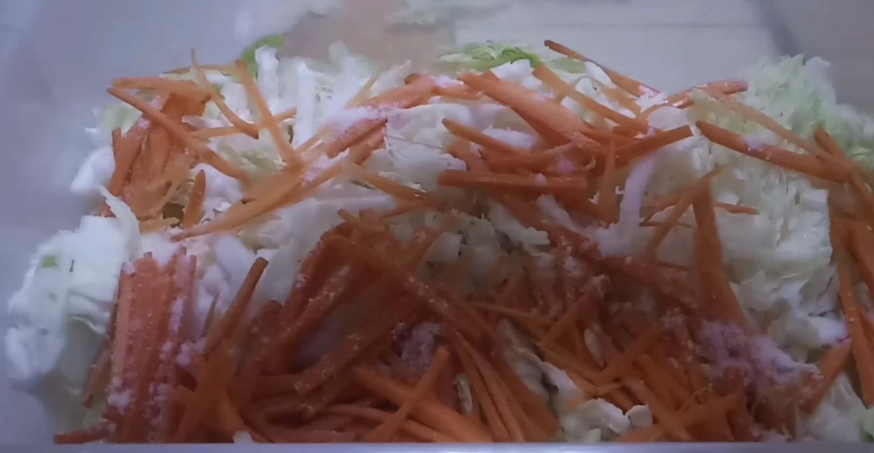 泡菜怎么拌教程 82366bd4c5e64cd98f729b00d3f44542.jpeg