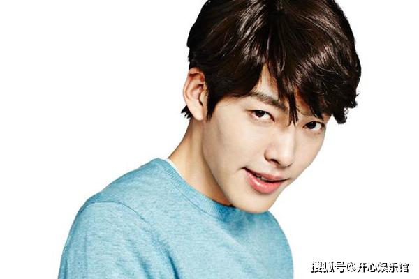 原创金宇彬首次发布长发画报复出，癌症不能阻挡他的步伐！