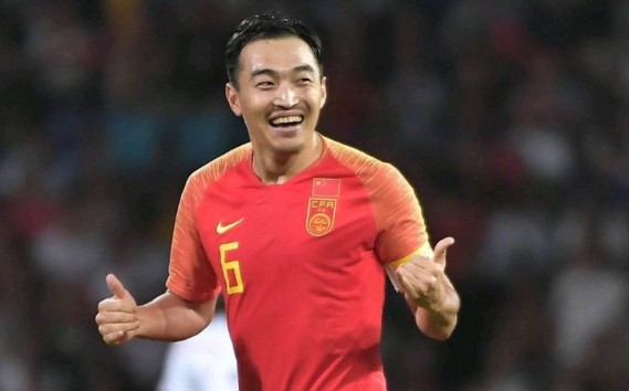 德容附体!小诺伊尔杀人式飞踹 和姜志鹏哪个狠?_Mihkel Ainsalu