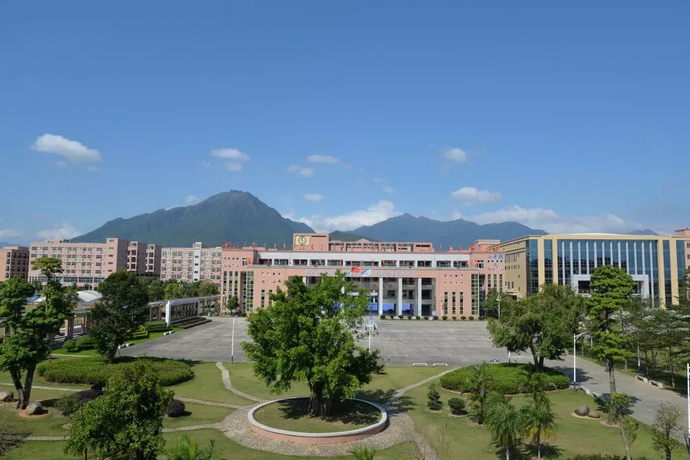 走进德成 成就未来——海丰县德成中英文学校2020年春季招生简章