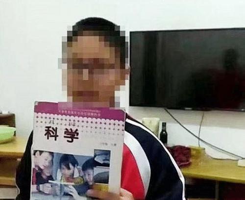 四川12岁男孩家中自尽，家人无意看到儿子画的漫画后，崩溃报警