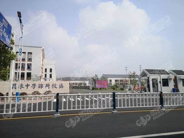 香山路以东,金山路以西,富泰路以北常熟市昆承中学锦荷校区(锦荷中学)