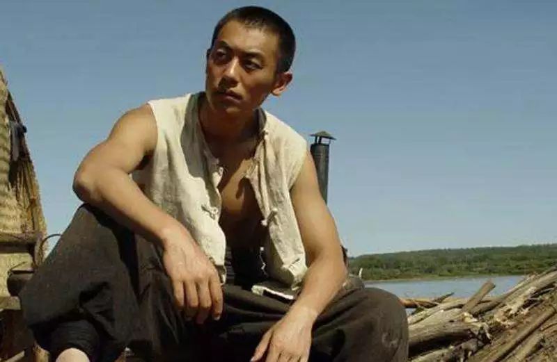 朱亚文为何那样