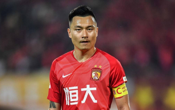 德容附体!小诺伊尔杀人式飞踹 和姜志鹏哪个狠?_Mihkel Ainsalu