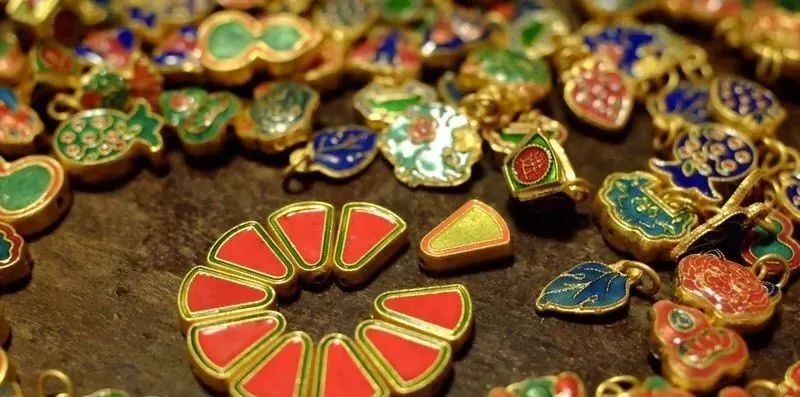 国粹手艺之美:古法錾刻黄金和珐琅烧蓝