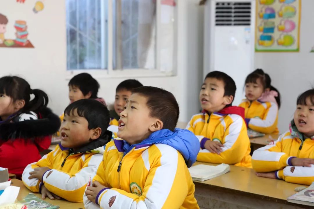 小学教室安装空调钱谁出 f318c40df25942fb82c5ee6a46235a9a.jpeg