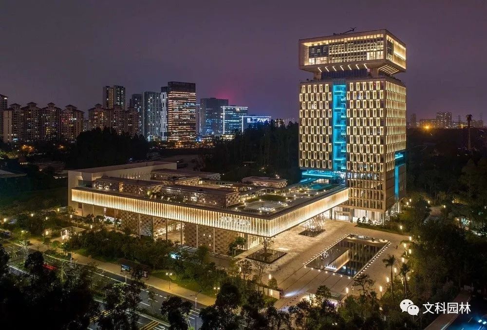 广州长隆总部大楼5,庭院灯,草坪灯把照度控制在15~40lx之间,灯具与