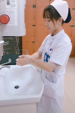 搞笑GIF趣图:护士姐姐，用手吹这么大的泡泡，应该经常练习吧！_意思