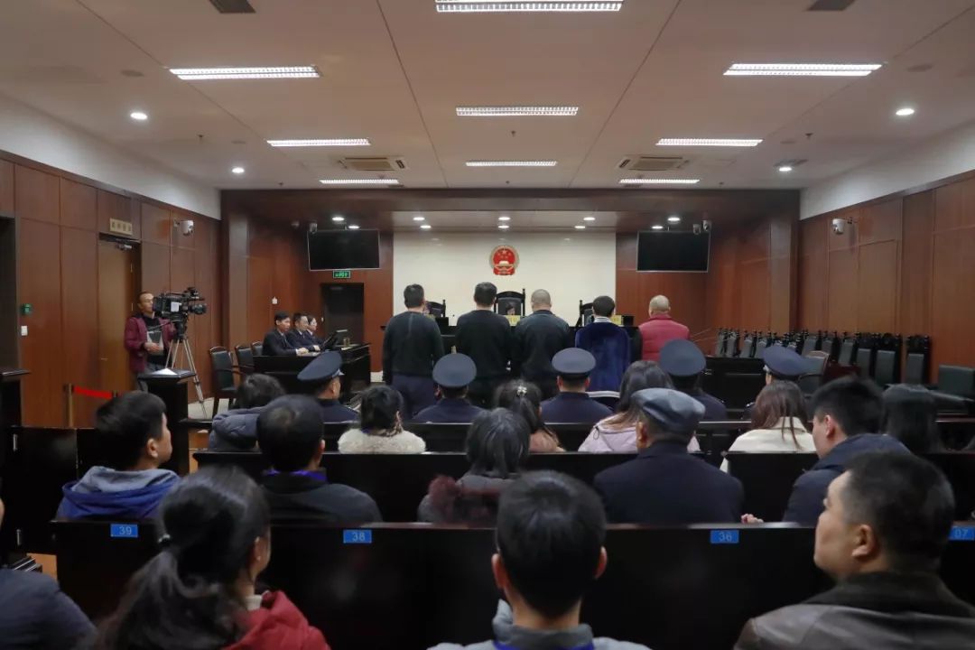 被害人口供不一致法院会怎么判_雷锋怎么画