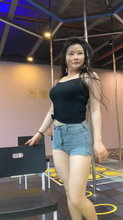 帮美女洗内衣_内衣美女(3)