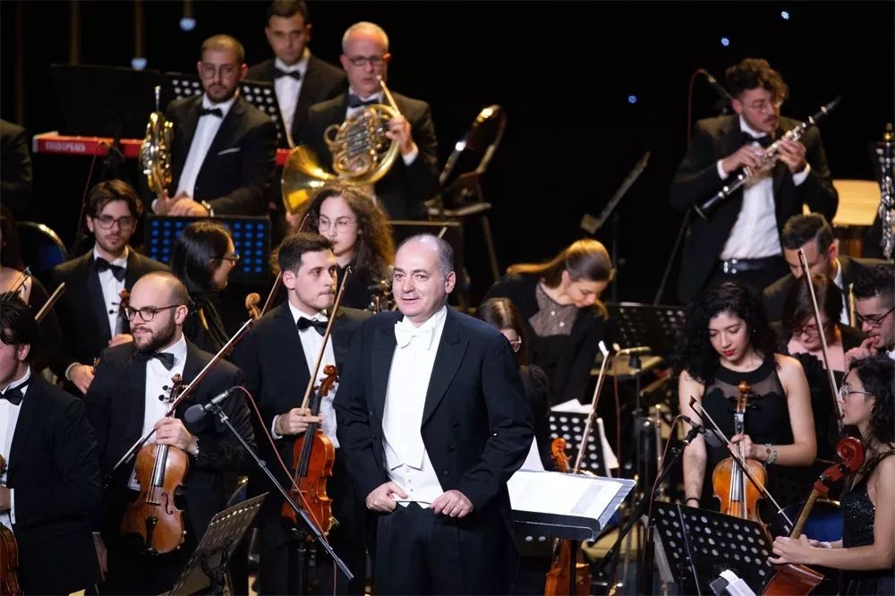 音乐会在哪里听最好 3b07af49a62a40f789046c22267afea6.jpeg