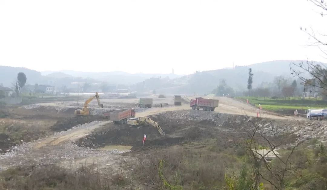 双向十车道新龙快线红花岗区段建设有序推进经过你家吗