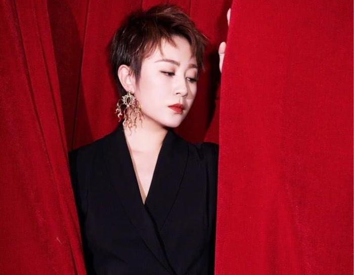 本以为短发的马丽已经够美了,结果看到长发照才懂什么